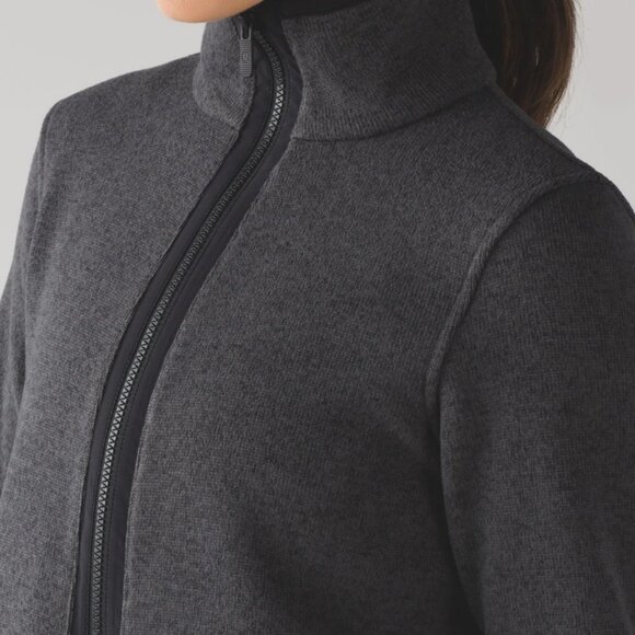 Lululemon Its Fleecing Cold Zip Up- Size 4 - Picture 6 of 8